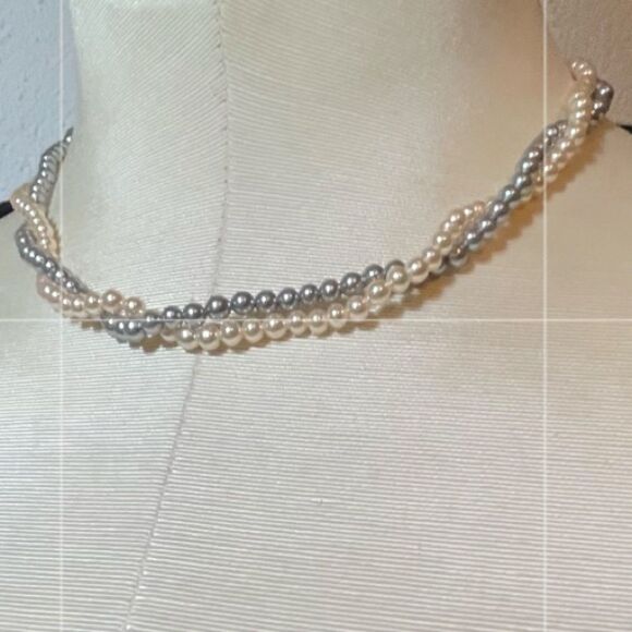 Two toned gray and creamy classic Pearl necklace - Picture 1 of 8